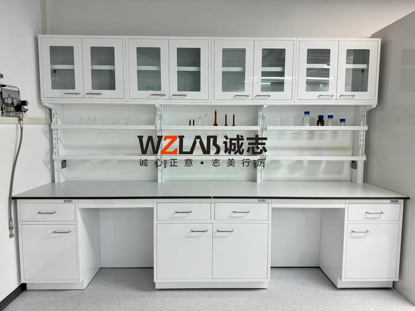 高溫實(shí)驗(yàn)室家具都有哪些特點(diǎn),怎么選擇