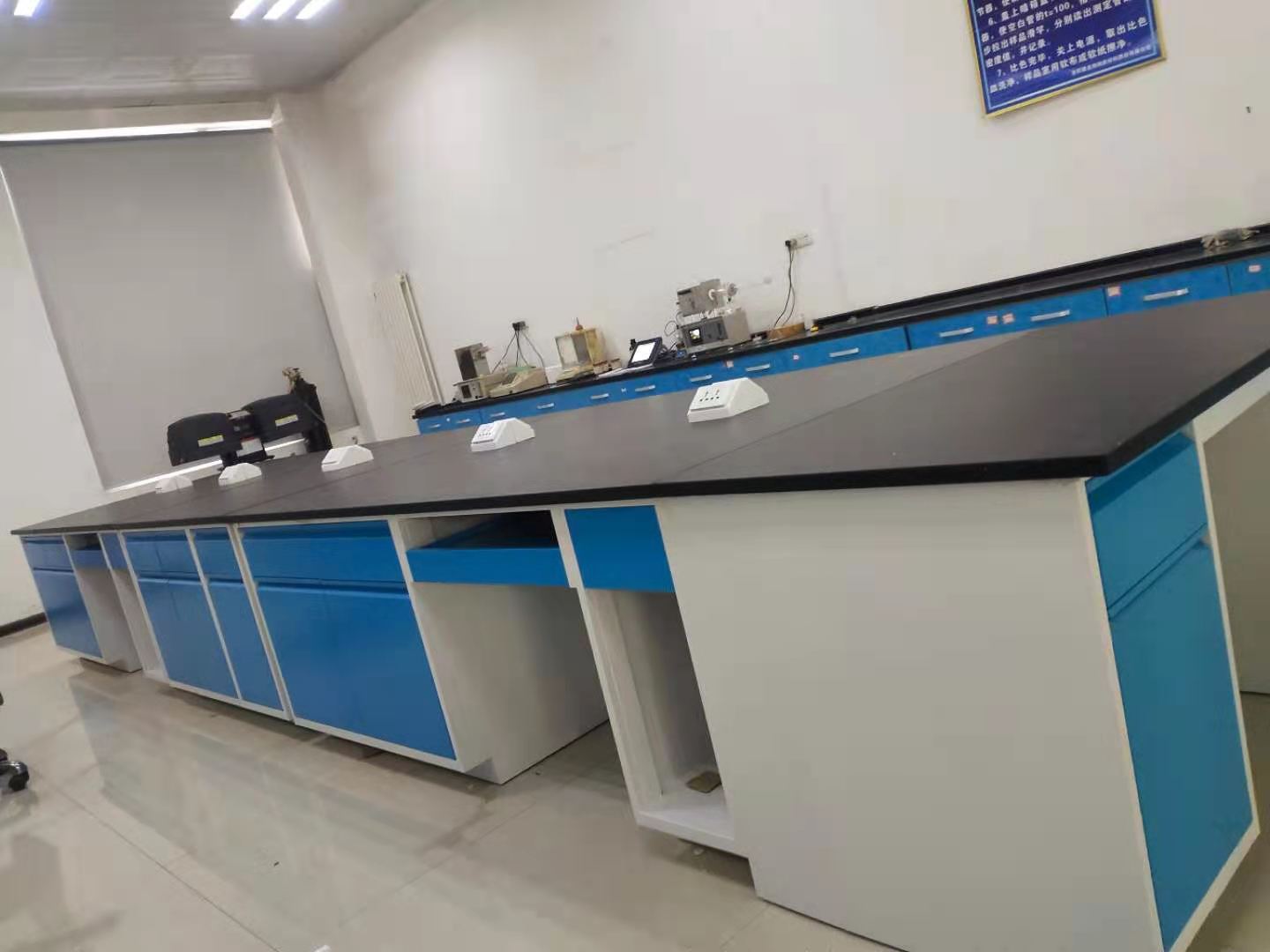 洛陽建龍實(shí)驗(yàn)臺安裝項(xiàng)目