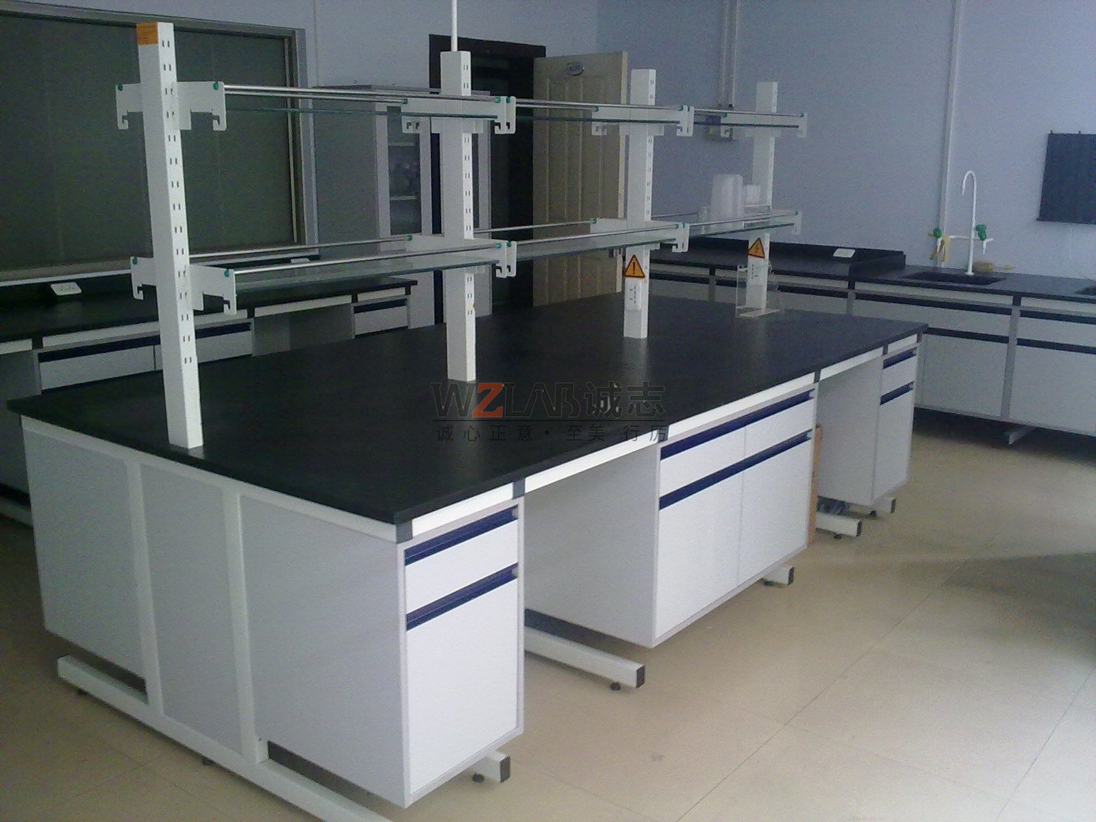 鋼木中央實驗臺 鋼木中央實驗臺