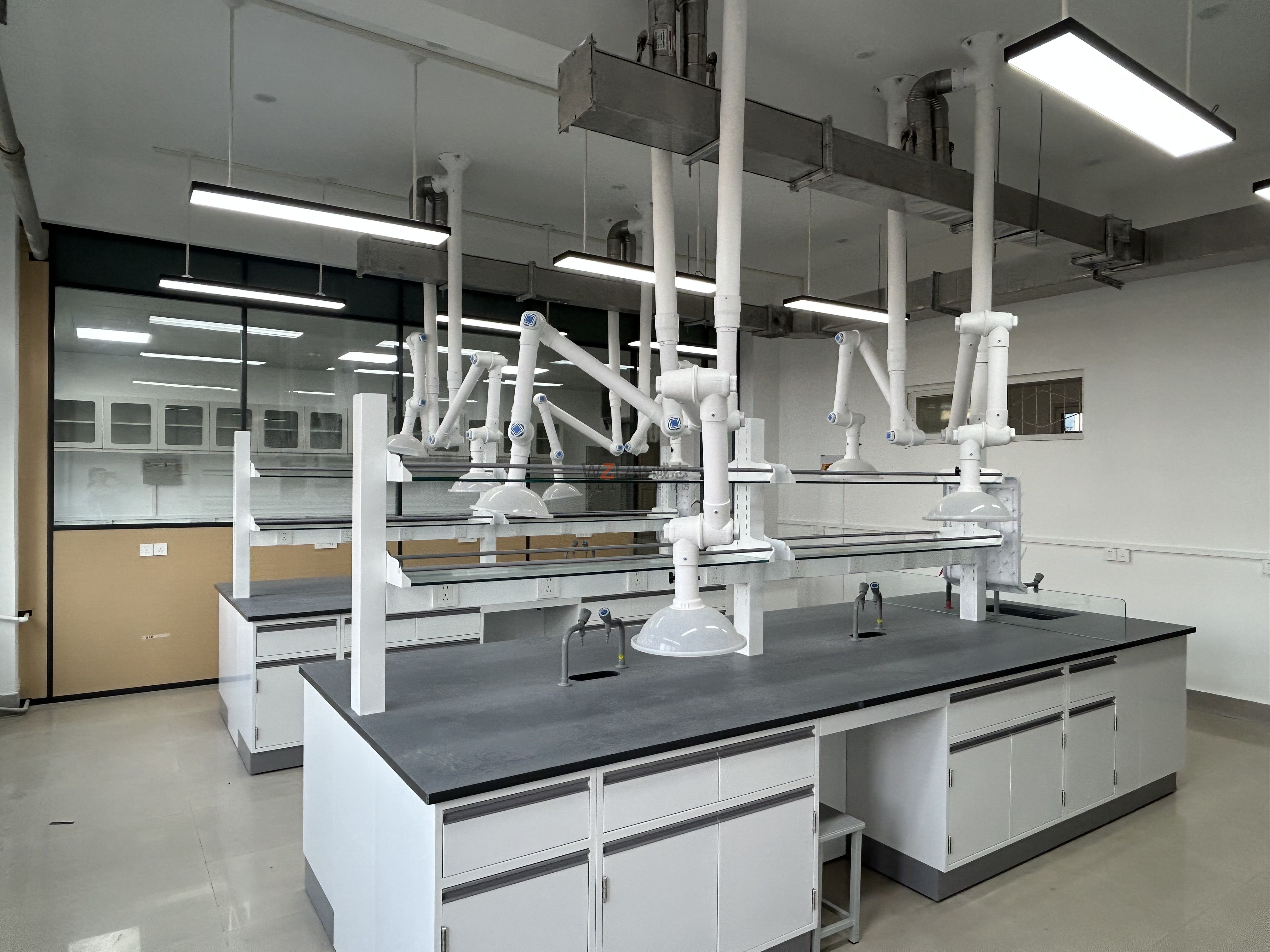 探索理化實(shí)驗(yàn)室規(guī)劃與布局(圖1) IMG_5736.JPG